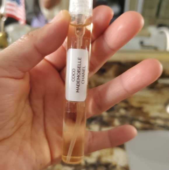 Chanel COCO MADEMOISELLE Eau De Parfum, travel size or sample - Picture 3 of 7